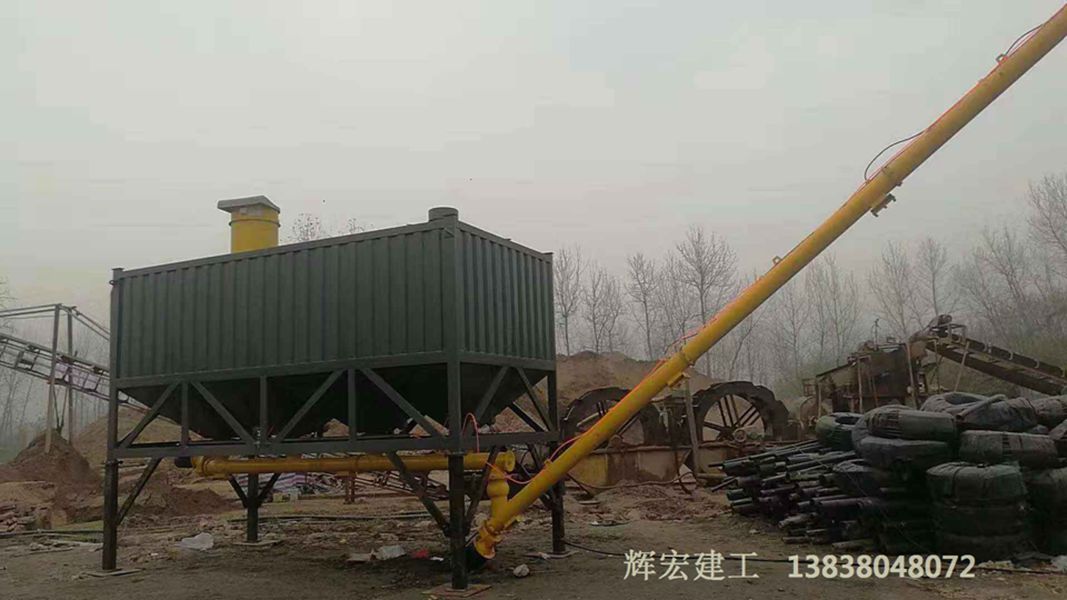 移動(dòng)攪拌站臥式水泥倉.jpg 移動(dòng)攪拌站臥式水泥倉.jpg